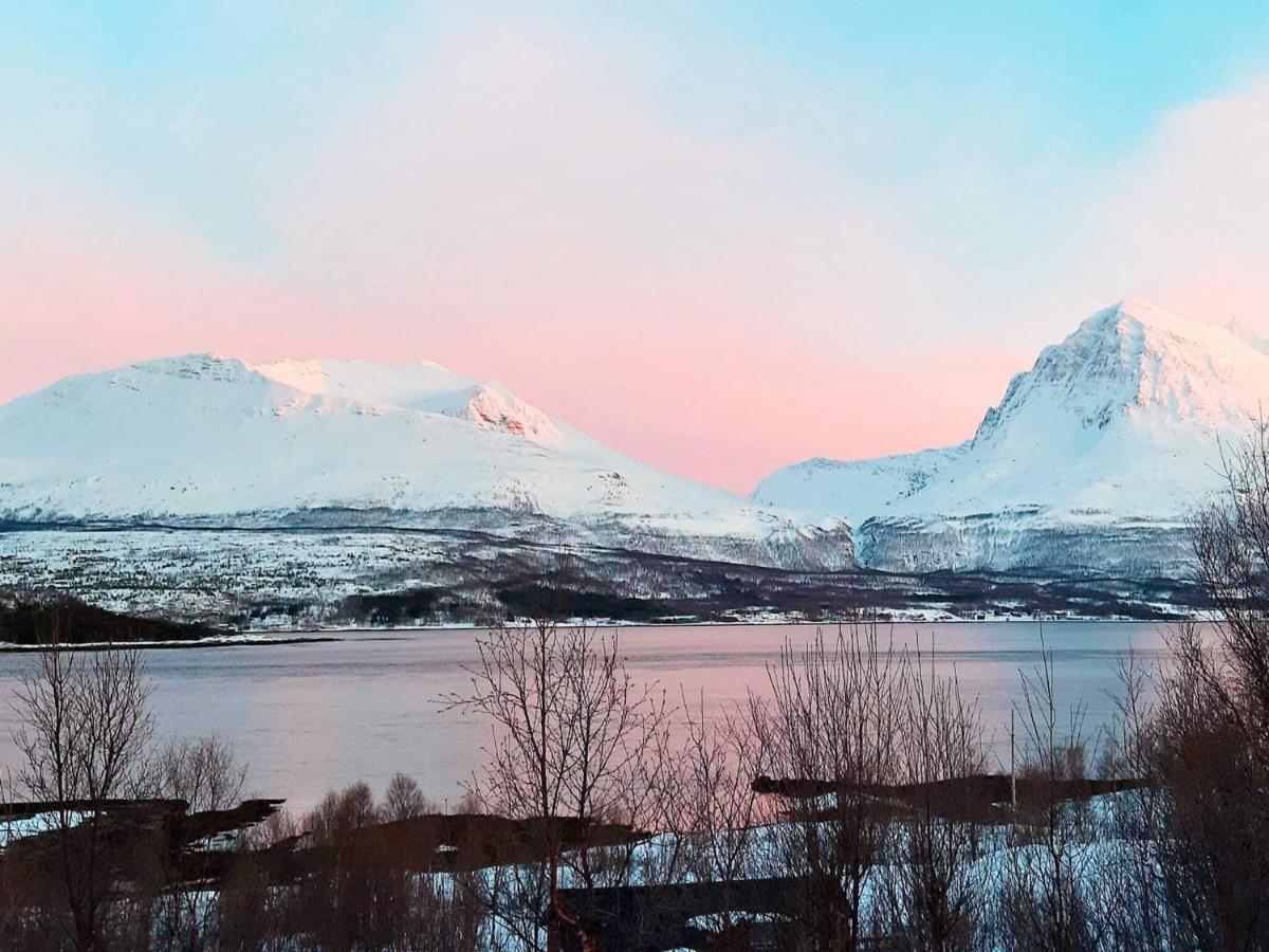 5 Person In Straumsbukta *